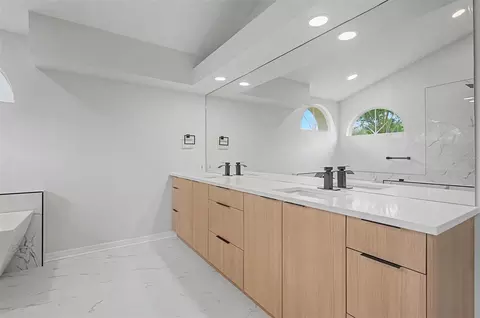 Bath - 2815 89th Ave E, Parrish, FL 34219 photo 2 of 7