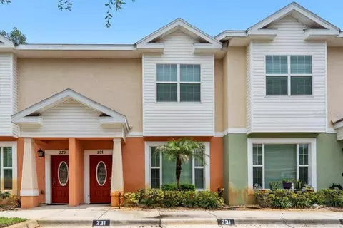 231 Alexander Woods Dr, Plant City, FL 33563