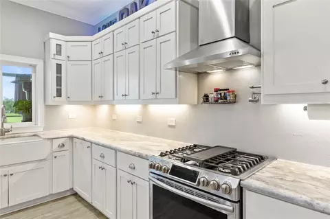 Kitchen - 15710 Colding Loop, Wimauma, FL 33598 photo 4 of 5
