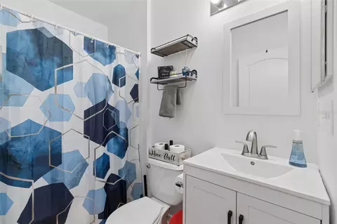Bath - 10731 Navigation Dr, Riverview, FL 33579 photo 4 of 6