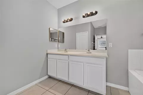 Bath - 14013 Hollow Leaf Pl, Riverview, FL 33579 photo 1 of 4
