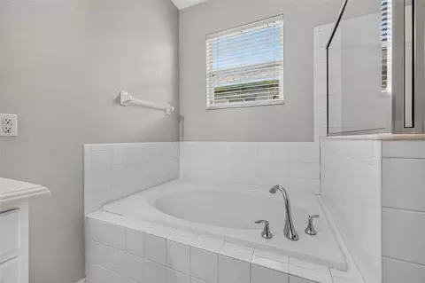 Bath - 14013 Hollow Leaf Pl, Riverview, FL 33579 photo 2 of 4