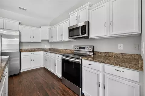 Kitchen - 14013 Hollow Leaf Pl, Riverview, FL 33579 photo 2 of 3