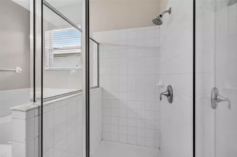 Bath - 14013 Hollow Leaf Pl, Riverview, FL 33579 photo 3 of 4