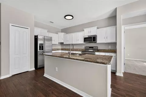 Kitchen - 14013 Hollow Leaf Pl, Riverview, FL 33579 photo 1 of 3