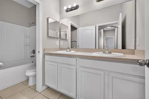 Bath - 14013 Hollow Leaf Pl, Riverview, FL 33579 photo 4 of 4