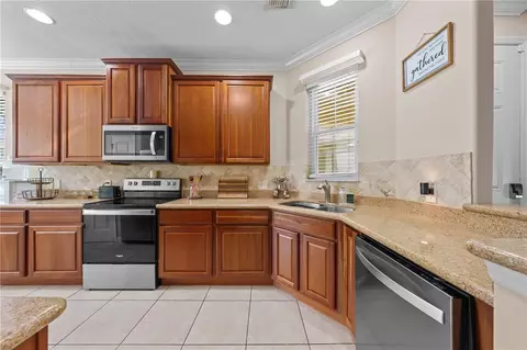 Kitchen - 3535 Sanctuary Dr, Saint Cloud, FL 34769 photo 2 of 7