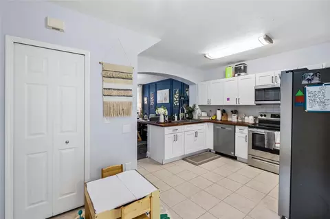 Kitchen - 6105 Olivedale Dr, Riverview, FL 33578 photo 4 of 4
