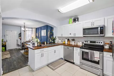 Kitchen - 6105 Olivedale Dr, Riverview, FL 33578 photo 3 of 4