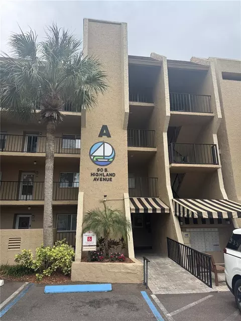 90 S Highland Ave #202, Tarpon Springs, FL 34689