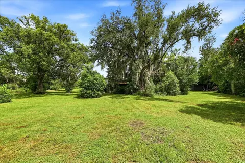 Exterior - 403 S Parsons Ave, Seffner, FL 33584 photo 7 of 10