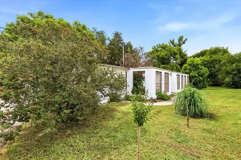 Exterior - 403 S Parsons Ave, Seffner, FL 33584 photo 4 of 10
