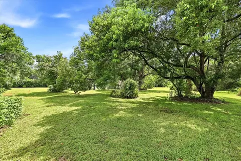 Exterior - 403 S Parsons Ave, Seffner, FL 33584 photo 8 of 10