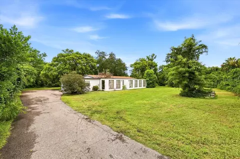Exterior - 403 S Parsons Ave, Seffner, FL 33584 photo 3 of 10