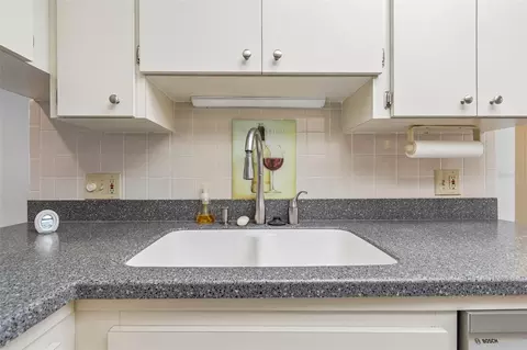 Kitchen - 2131 Ridge Rd S #99, Largo, FL 33778 photo 5 of 6