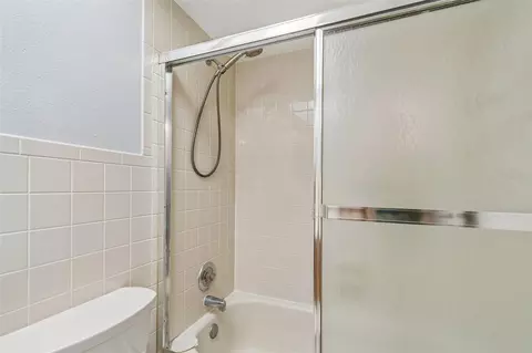 Bath - 2131 Ridge Rd S #99, Largo, FL 33778 photo 4 of 7
