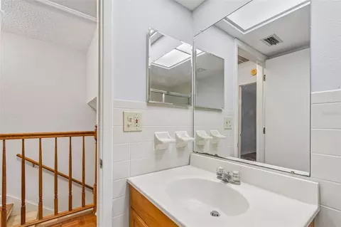 Bath - 2131 Ridge Rd S #99, Largo, FL 33778 photo 5 of 7