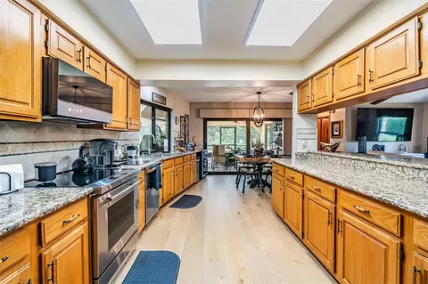 Kitchen - 13203 Spindlewyck Cv, Riverview, FL 33569 photo 1 of 4