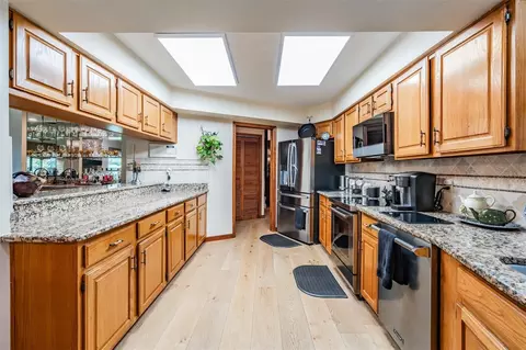 Kitchen - 13203 Spindlewyck Cv, Riverview, FL 33569 photo 4 of 4