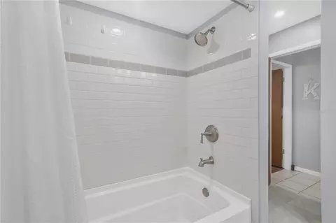 Bath - 8513 Dee Cir, Riverview, FL 33569 photo 4 of 4
