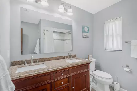 Bath - 8513 Dee Cir, Riverview, FL 33569 photo 3 of 4