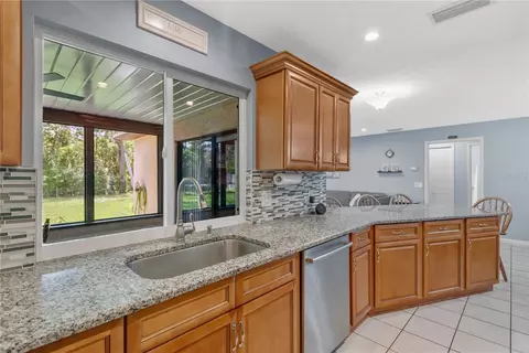 Kitchen - 8513 Dee Cir, Riverview, FL 33569 photo 3 of 3