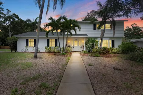1901 Dormieone Rd N, Saint Petersburg, FL 33710