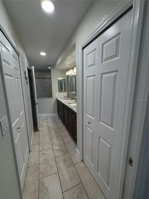 Entry Way - 5092 Kilty Ct E, Bradenton, FL 34203 photo 2 of 3