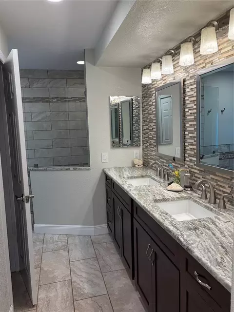 Bath - 5092 Kilty Ct E, Bradenton, FL 34203 photo 1 of 8