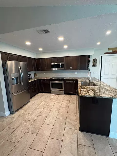 Kitchen - 5092 Kilty Ct E, Bradenton, FL 34203 photo 1 of 7