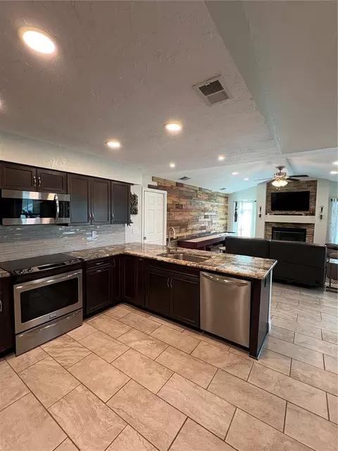 Kitchen - 5092 Kilty Ct E, Bradenton, FL 34203 photo 3 of 7