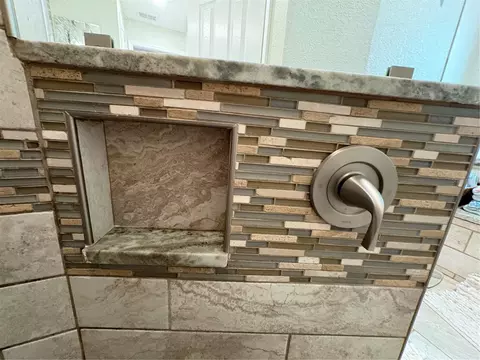 Bath - 5092 Kilty Ct E, Bradenton, FL 34203 photo 4 of 8