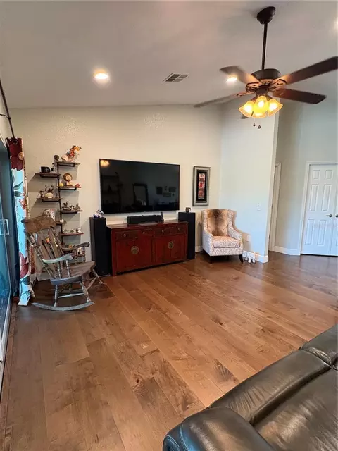 Living - 5092 Kilty Ct E, Bradenton, FL 34203 photo 5 of 5