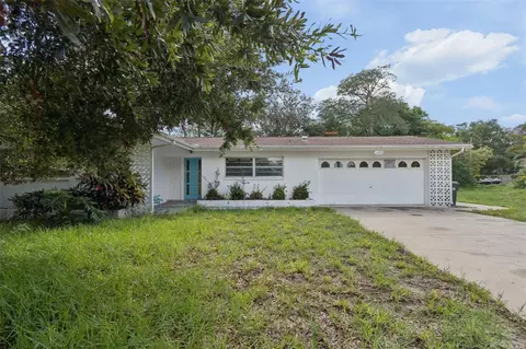 Exterior - 11435 Oval Dr E, Largo, FL 33774 photo 2 of 13