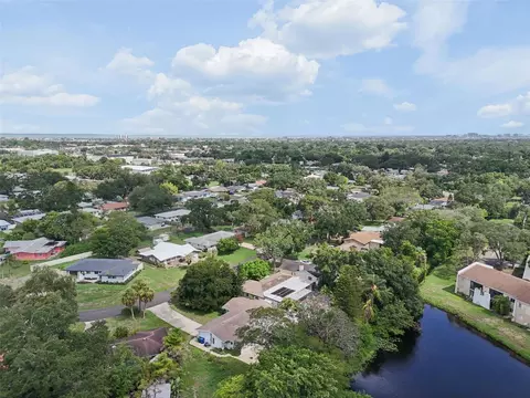View/Area - 11435 Oval Dr E, Largo, FL 33774 photo 6 of 8