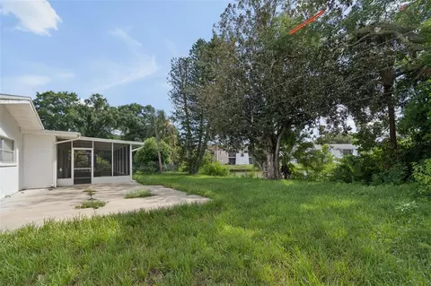 Exterior - 11435 Oval Dr E, Largo, FL 33774 photo 9 of 13