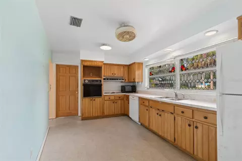 Kitchen - 11435 Oval Dr E, Largo, FL 33774 photo 1 of 4