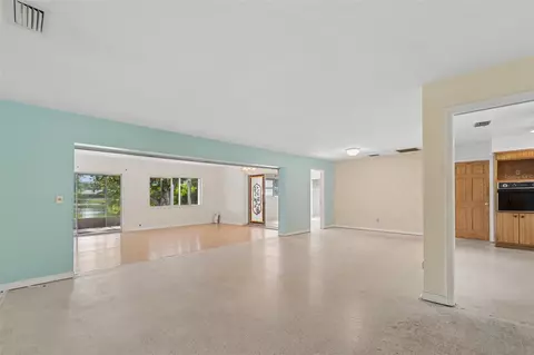 Living - 11435 Oval Dr E, Largo, FL 33774 photo 1 of 11
