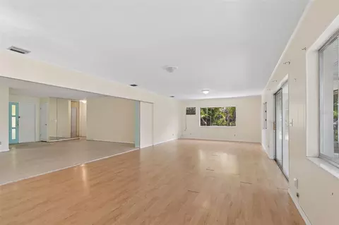 Living - 11435 Oval Dr E, Largo, FL 33774 photo 9 of 11