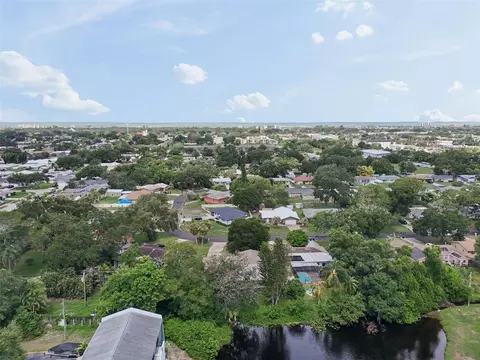 View/Area - 11435 Oval Dr E, Largo, FL 33774 photo 7 of 8