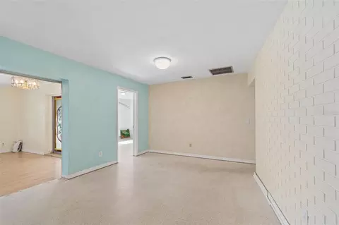 Living - 11435 Oval Dr E, Largo, FL 33774 photo 6 of 11
