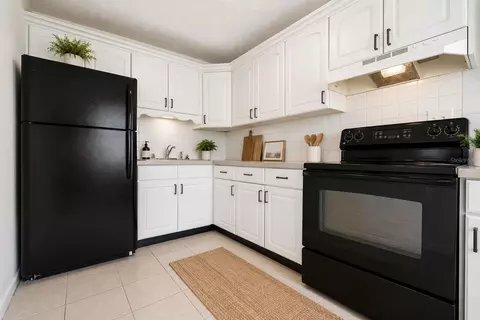 Kitchen - 5225 Peach Ave, Seffner, FL 33584 photo 1 of 1