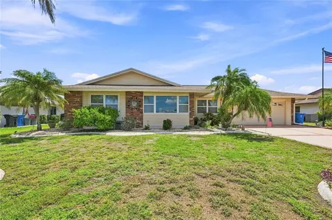 1405 Hacienda Dr, Sun City Center, FL 33573