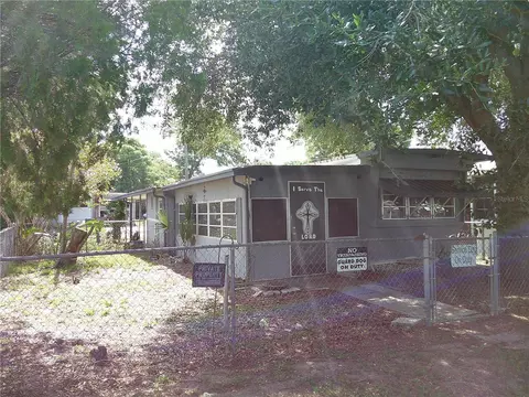 6250 Connecticut St, Zephyrhills, FL 33542