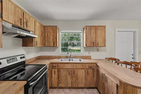 Kitchen - 3149 Sydney Dover Rd, Dover, FL 33527 photo 1 of 1