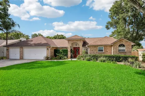 3949 Appletree Dr, Valrico, FL 33594