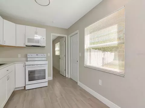 Kitchen - 1207 62nd Ave E, Bradenton, FL 34203 photo 4 of 7