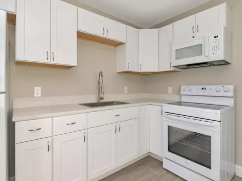 Kitchen - 1207 62nd Ave E, Bradenton, FL 34203 photo 2 of 7