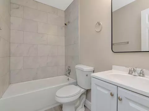 Bath - 1207 62nd Ave E, Bradenton, FL 34203 photo 5 of 10