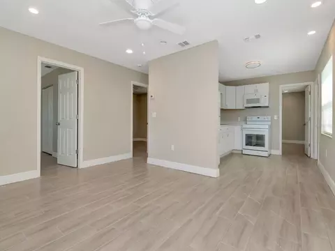 Living - 1207 62nd Ave E, Bradenton, FL 34203 photo 1 of 9